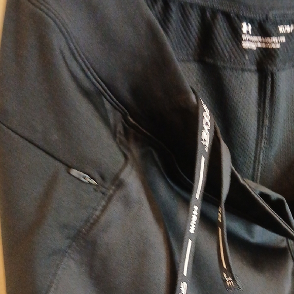 Under Armour Speed Pocket Midnight Black Athletic Pants - Picture 15 of 15